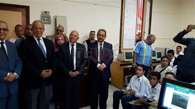 بالصور.. وزير التنمية المحلية يتفقد مدرسة القناة الإعدادية في بورسعيد