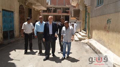 «الهجان» يتابع أعمال إعادة رصف الطرق بمدينة قنا