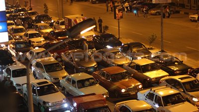 بالفيديو والصور.. إغلاق شوارع الجيزة بسبب موكب الرئيس الفرنسي