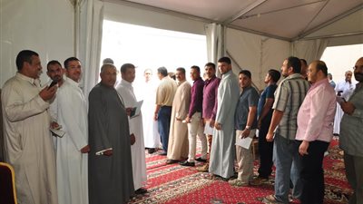 زغاريد أمام مقر سفارة مصر بالرياض ابتهاجا بالانتخابات الرئاسية