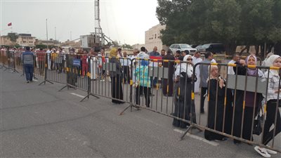 سفير مصر بالكويت يفتتح لجنة انتخابات الرئاسة وسط حشود الناخبين