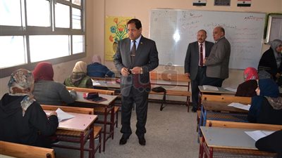 محافظ الغربية يتفقد امتحانات الشهادة الإعدادية (صور)