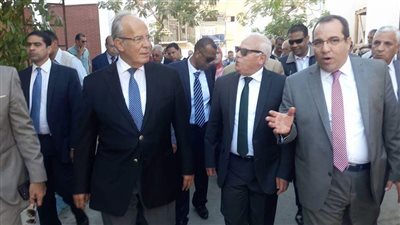 وزير التنمية المحلية يتفقد محطة الصرف الصحى ببورفؤاد
