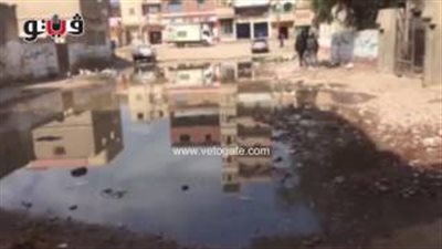 بالفيديو.. اجتياح الصرف الصحي بشوارع قرية «إبشان» في كفر الشيخ