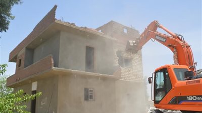 اللجنة الهندسية بالقليوبية توصي بإزالة 3 منازل وقطع المرافق عنها بالدير