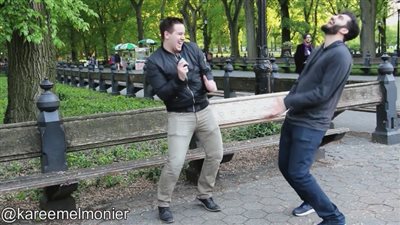 بالفيديو.. رد فعل المواطنين في نيويورك لحظة سماع «المزمار»