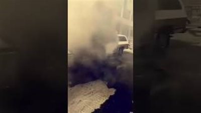 بالفيديو.. سائق ينجو من الموت بأعجوبة بعد اشتعال النيران في سيارته