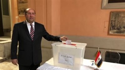 سفير مصر بإيطاليا يدلي بصوته في الانتخابات الرئاسية (صور)