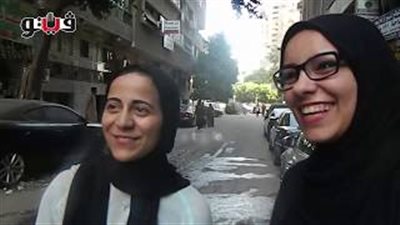 بالفيديو.. ردود الشباب على «بتعمل إيه بالفرح غير المباركة للعروسين»