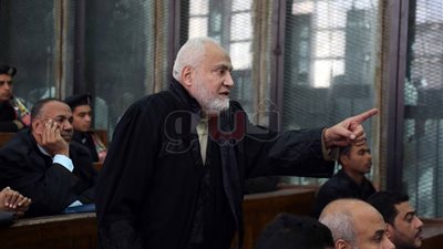 دفاع متهمة بكتائب حلوان يطالب بعرضها على مستشفى الأورام