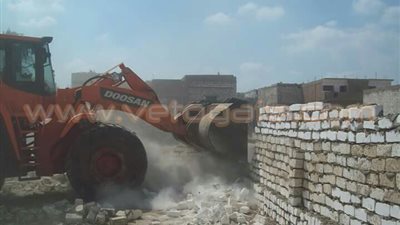 بالصور.. إزالة 80 حالة تعد على أملاك الدولة بالمنيا