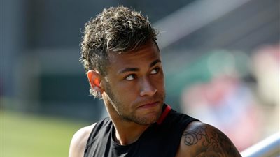 حكومة فرنسا تشن هجوما على قطر بسبب نيمار