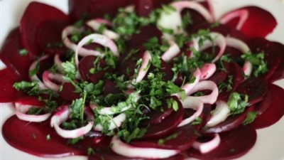 طريقة عمل سلاطة البنجر بالبسلة والفراخ