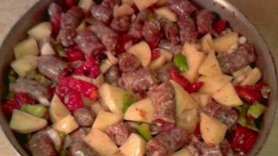 طريقة إعداد بطاطس بـ«السجق الشرقي»