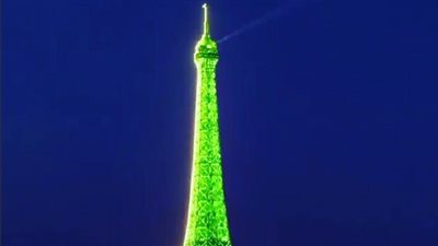 برج إيفل يتزين بألوان علم البرازيل احتفالًا بـ «نيمار»