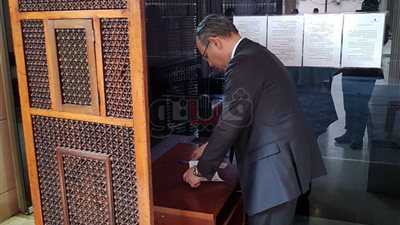 السفير المصري بلبنان يدلي بصوته في الانتخابات الرئاسية «صور»