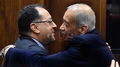 شريف إسماعيل ومصطفى مدبولي.. حالة ود خاصة (صور)