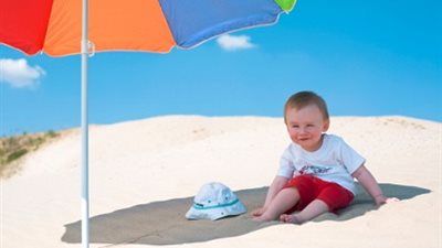 طبيب أطفال يحذر من تعريض أطفالك لأشعة الشمس