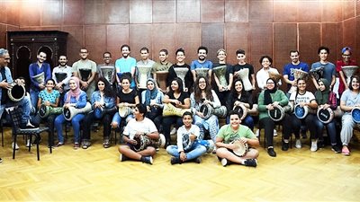 سعيد أرتيست يدق على طبلة طلاب «تنمية المواهب» في حفل جديد