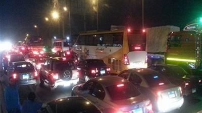 شلل مروري أعلى دائري مصر القديمة بسبب انقلاب سيارة نصف نقل