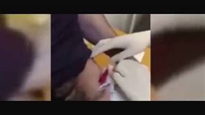 بالفيديو.. شاب يطلب يد حبيبته للزواج بطريقة بشعة