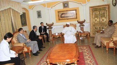 البشير يلتقي بأول مسئول أجنبي عقب عودته من جنوب أفريقيا