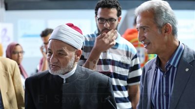 بالصور.. رئيس مجمع اللغة العربية يفتتح معرض الساقية للغات