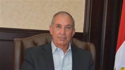 محافظ البحر الأحمر يقدم تقريرا لرئيس الوزراء بشأن حمى الضنك