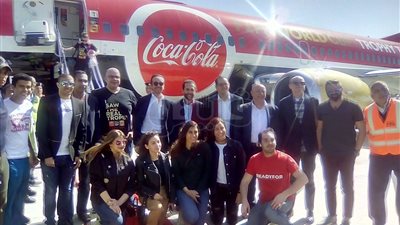 طائرة كأس العالم تصل مطار الغردقة (صور)