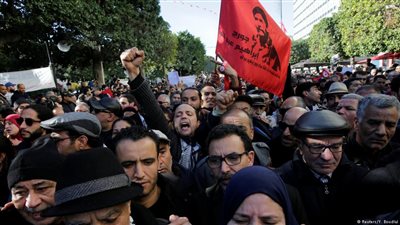 في ذكرى الثورة.. مظاهرات شعبية في تونس وسط توتر اجتماعي وانقسام سياسي