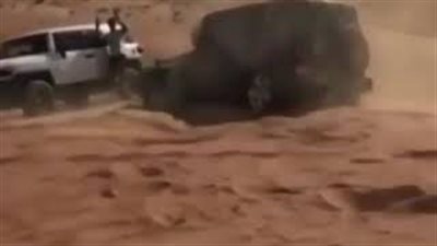 بالفيديو.. شاب يستعرض مهاراته في القيادة بطريقة مذهلة