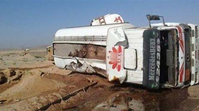 انقلاب سيارة محملة بالزيت على الدائري.. وتوقف المرور