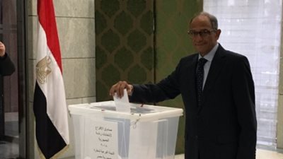المهندس هاني عازر يصوت في مقر السفارة ببرلين