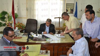 محافظ السويس يعقد اجتماعا لمناقشة حوادث الطرق