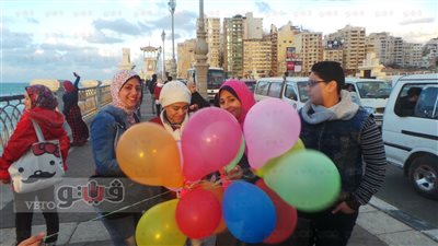 بالفيديو والصور.. شباب الإسكندرية «أعلنوا الحب»
