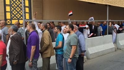 سفير مصر بالكويت: المصريون يشاركون في الانتخابات رغم سقوط الأمطار