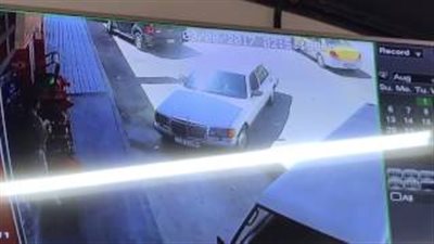 بالفيديو.. العناية الإلهية تنقذ رجلا من حادث تصادم مروع بعمان