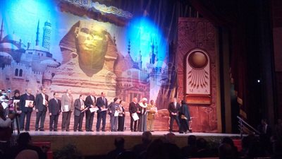 «العناني» يكرم عددا من الأثريين وأسماء شهداء الأحداث الإرهابية