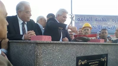 عرفات وفودة يضعان حجر أساس رصيف حاويات نويبع