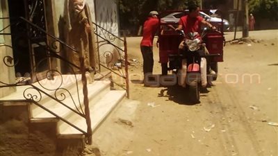 بالصور.. بدء العمل بمنظومة فصل القمامة من المنبع في طوخ