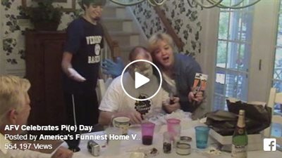 بالفيديو.. شاب يضع فتاة في موقف محرج أثناء التقاط صورة تذكارية