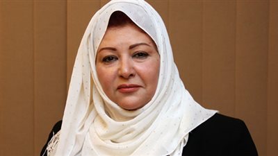 عفاف شعيب تصل مطار القاهرة قادمة من الكويت