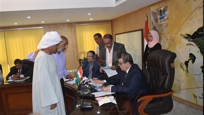 بالصور.. إعفاء غير القادرين من المصروفات المدرسية بالفيوم