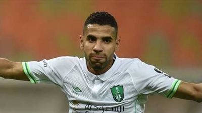 مؤمن زكريا على دكة بدلاء الأهلي أمام الرائد