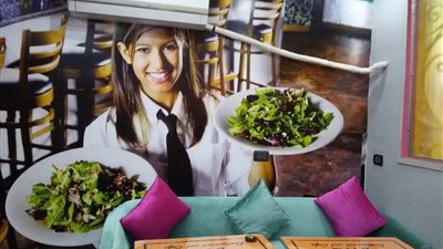 «الكافيهات النسائية» تثير جدلًا في قنا (صور)