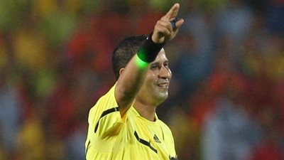 «عاشور» حكمًا للمقاصة والأهلي.. و«معروف» للزمالك ودمنهور