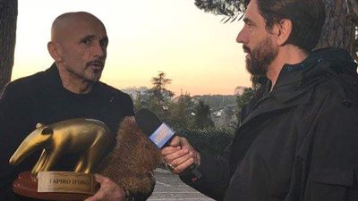 مدرب روما يفوز بجائزة الخنزير الذهبي الهزلية