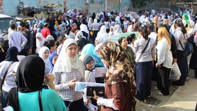 شغب بمحيط لجان امتحانات الثانوية.. مشاجرة أمام «الجيزة».. تسلق أولياء الأمور جدران «أم الأبطال».. تدخين السجائر بباب الشعرية.. اختطاف طالبة من مدرسة عبد الناصر.. و«التعليم