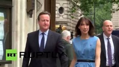 بالفيديو.. لحظة وصول رئيس الوزراء البريطاني إلى لجنة الاستفتاء