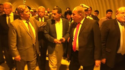 وزير التنمية المحلية يتفقد نفق مشاة جامعة قناة السويس